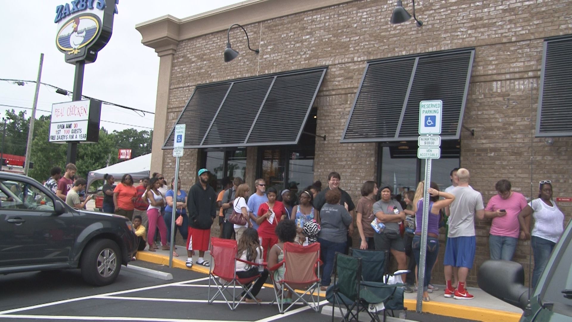 New Zaxby's opens in west Knoxville