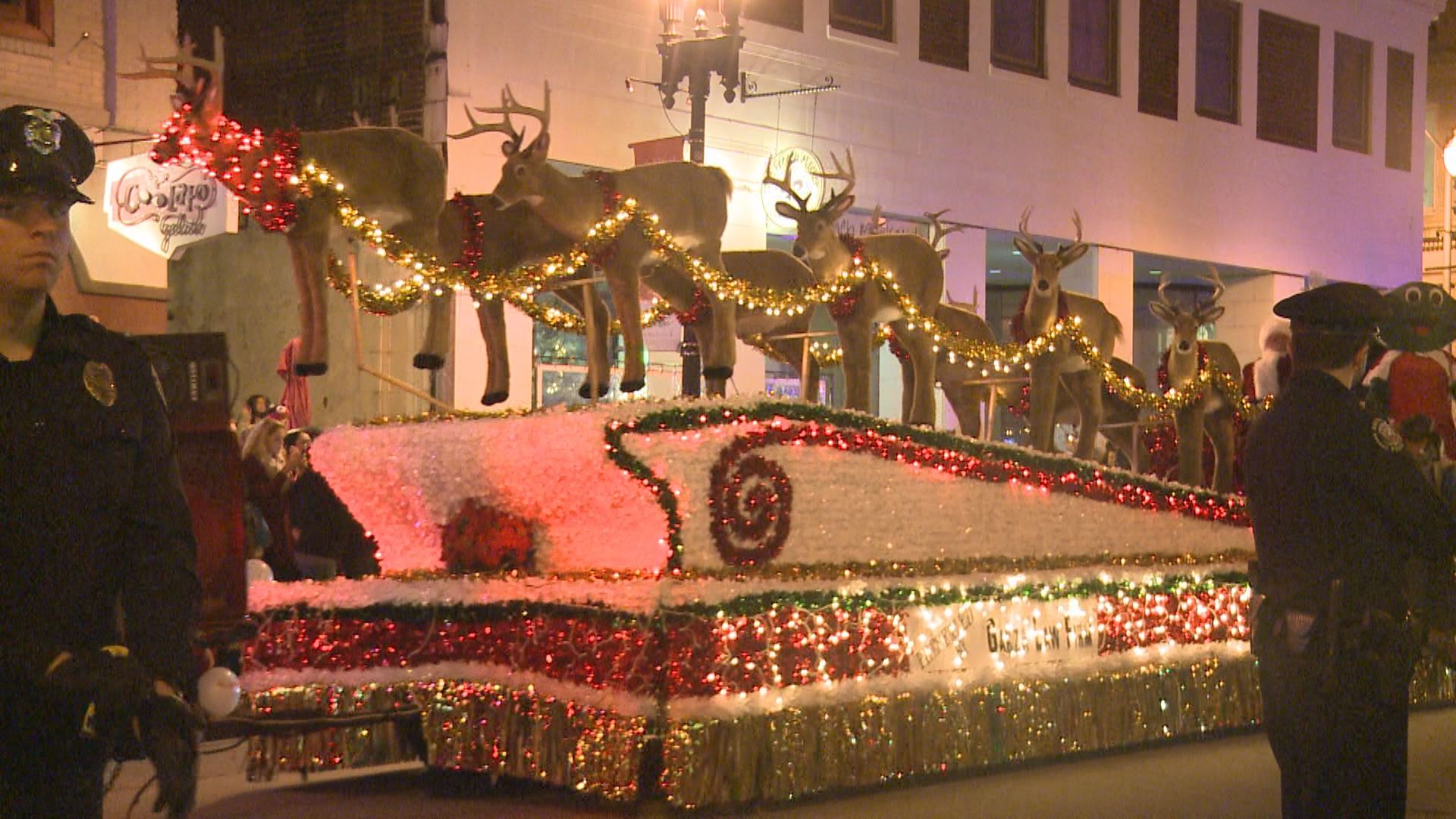 Wivk Christmas Parade 2022 Christmas Parades Scheduled For Friday In East Tennessee | Wbir.com