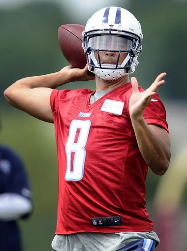 Mariota takes field for 1st time with Titans at rookie camp