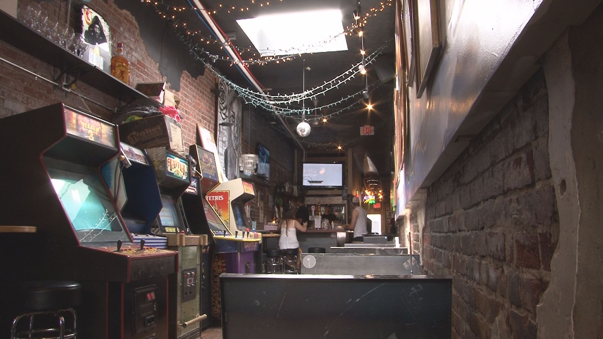 Fort Sanders Yacht Club features vintage arcade | wbir.com