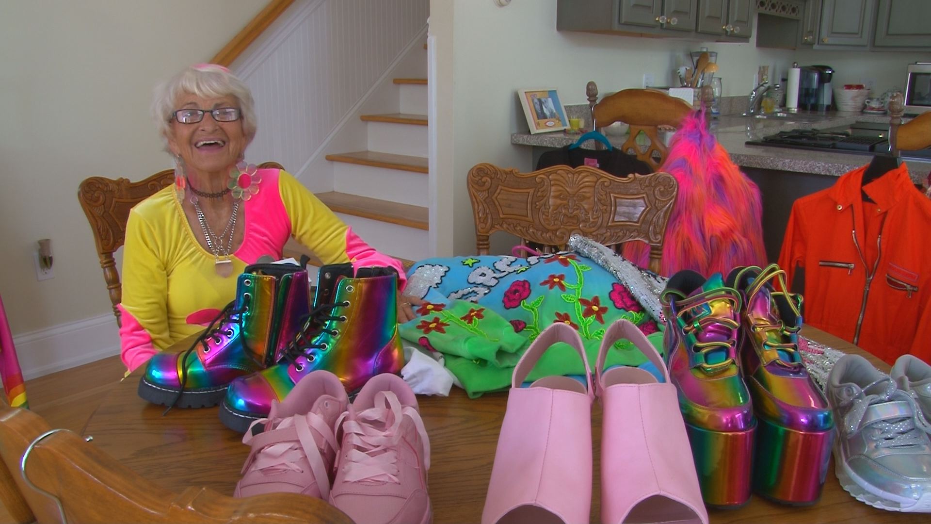 Local great-grandmother a hit on Twitter, Instagram, VMAs | wbir.com