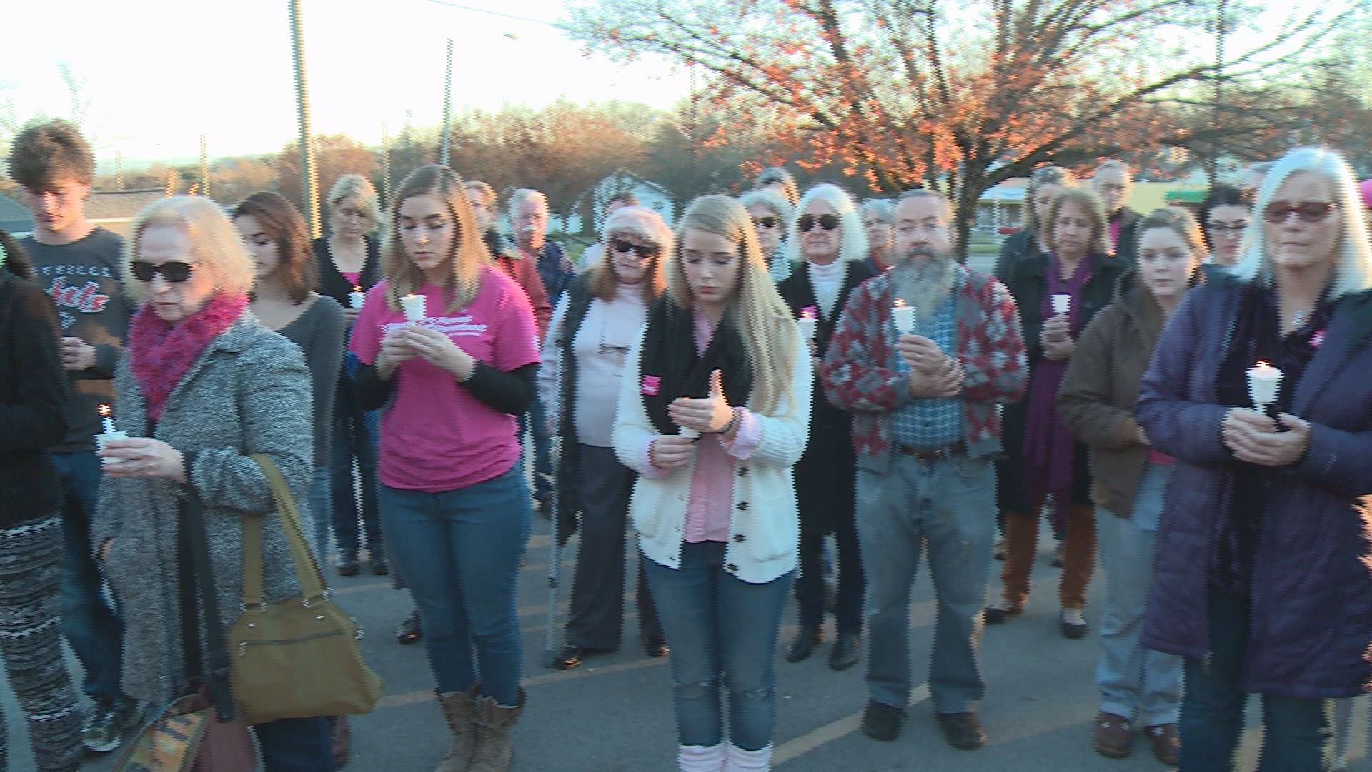 Knoxville Planned Parenthood holds vigil for Colorado Springs shooting