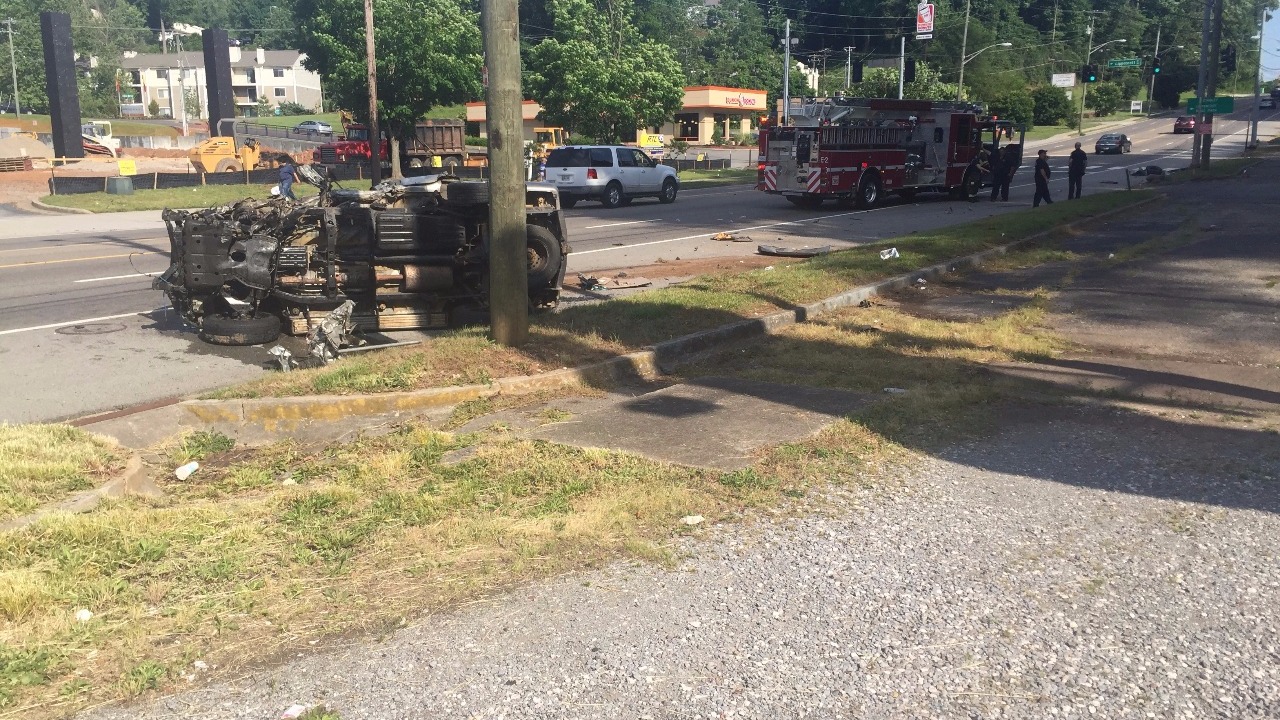 Rollover wreck on Chapman Highway
