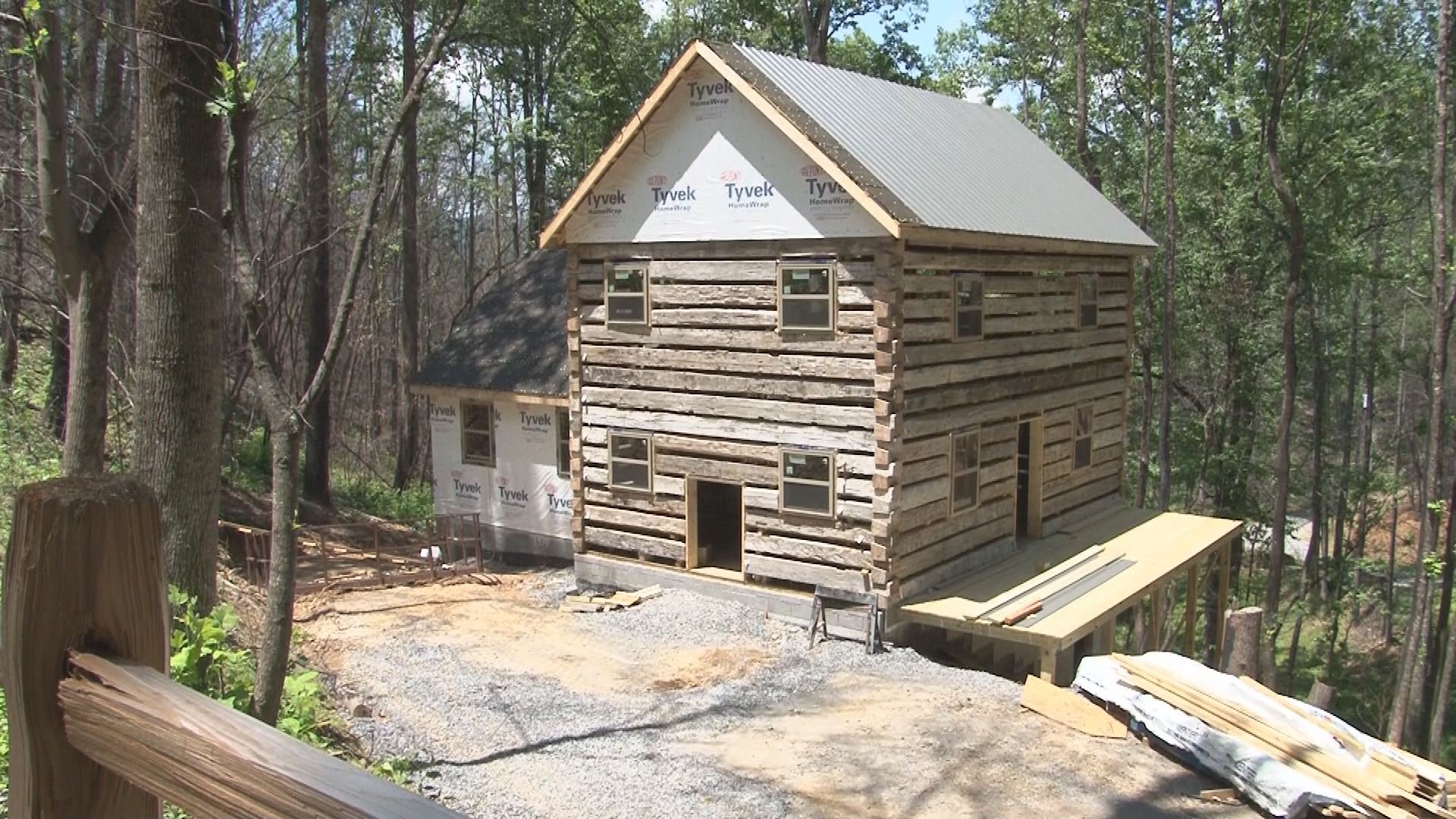 wbir.com | Homeowners team up with Barnwood Builders to rebuild