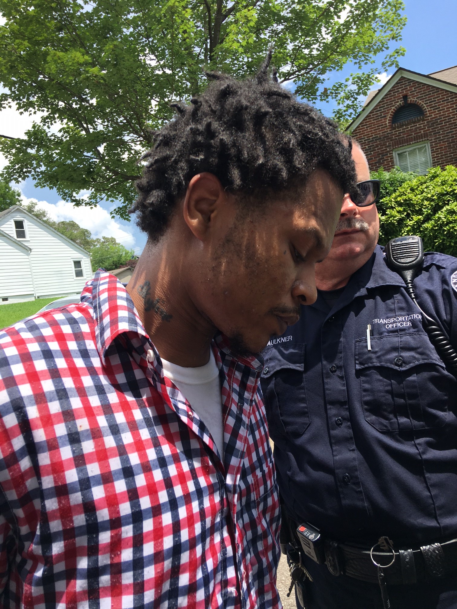 Knoxville Police: Suspect bites officer's thumb off during traffic stop - WBIR-TV