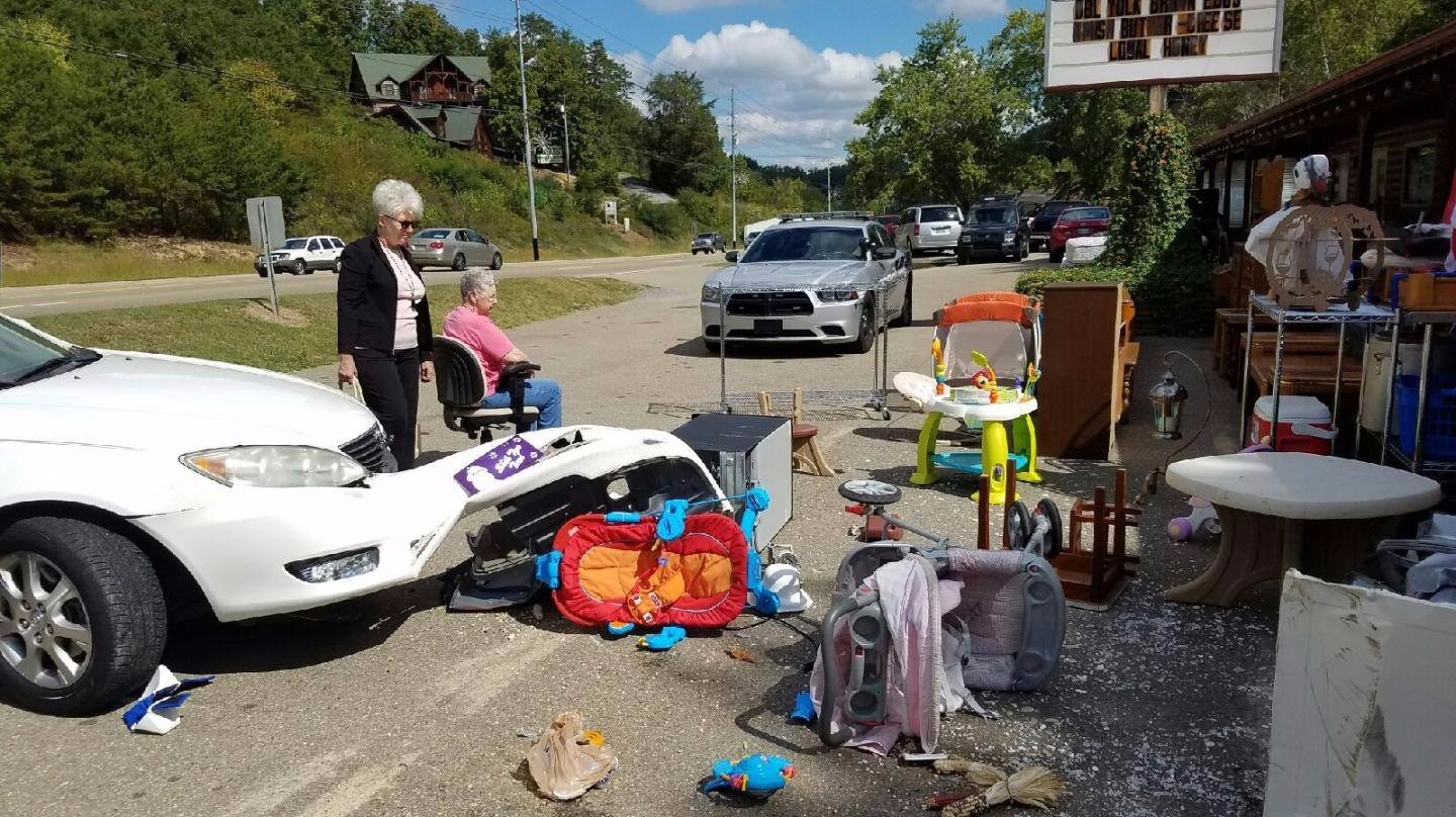 Car crashes into Pigeon Forge resale shop | wbir.com